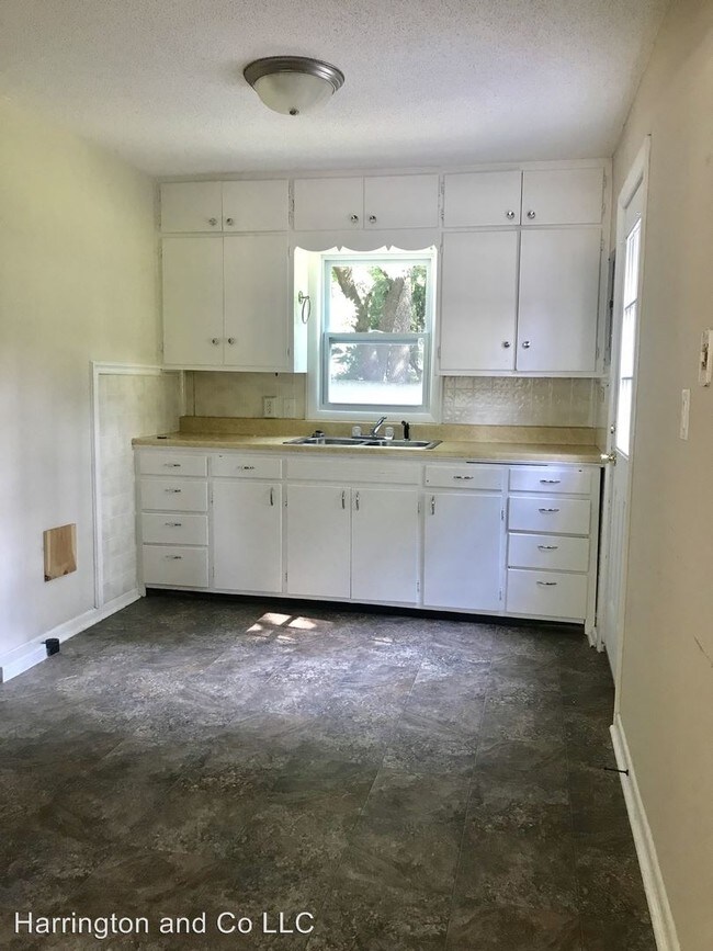 Building Photo - 2 br, 1 bath House - 318 E 2nd