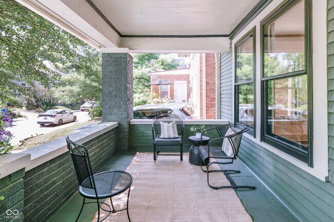 Foto del edificio - 322 E 37th St