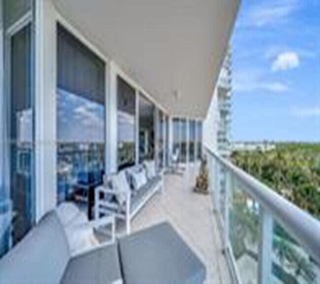 Foto del edificio - 6051 N Ocean Dr