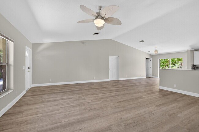 Foto del edificio - 16971 Mayfair Dr E