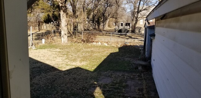 Foto del edificio - CLOSE TO RIVERSIDE PARK!  3br 1bath bungal...