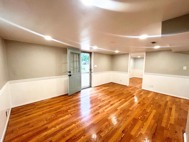 Foto del edificio - 8070 Esterbrook Dr