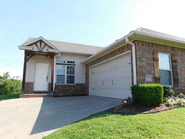 Building Photo - 5507-5509 Summit Ct