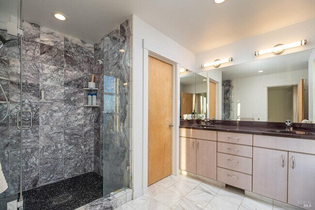 Foto del edificio - 345 Pacific Ave