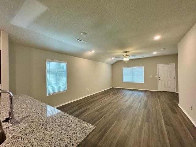 Building Photo - 2440 N Raven Ln