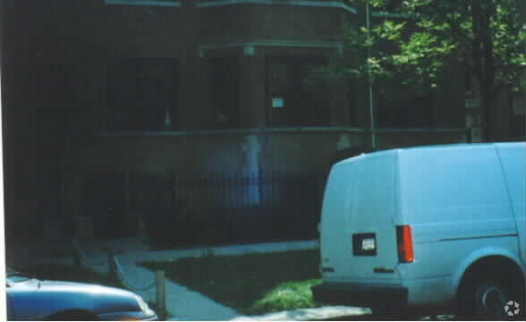 Building Photo - 4817-4823 N Wolcott Ave