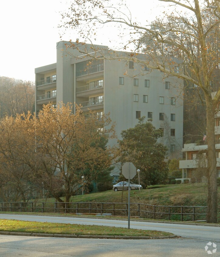 Building Photo - 655 Whitaker Blvd W