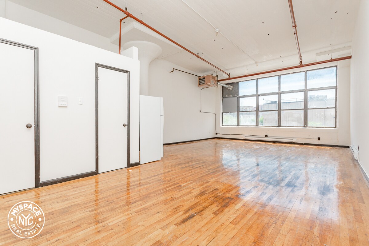 Primary Photo - 210 Cook St