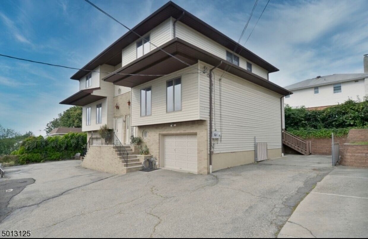 Foto principal - 38 Whitaker Ave