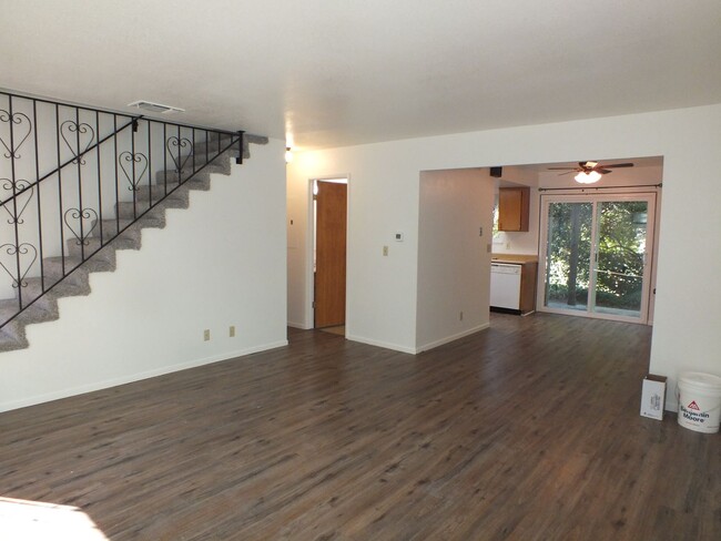 Foto del edificio - Placerville townhome style 2/1.5 apartment...