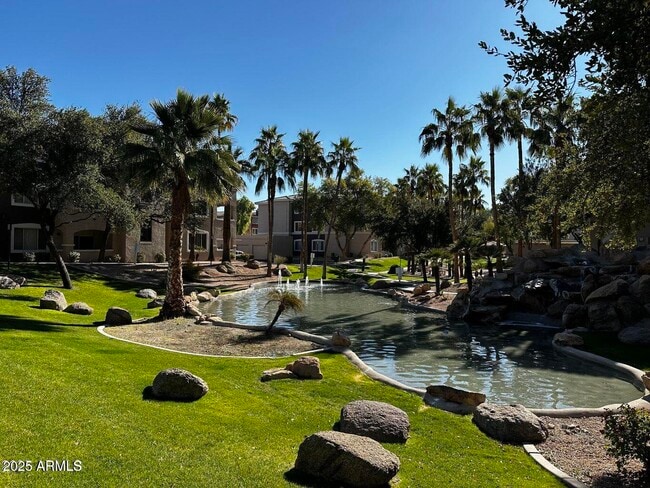 Foto del edificio - 5345 E Van Buren St