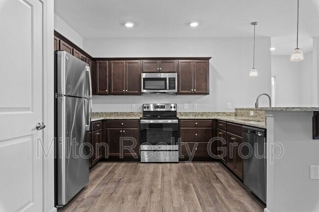 Building Photo - 250 Grove Cir
