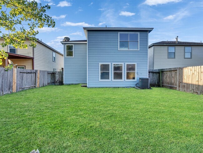 Building Photo - 8131 Chancewood Ln