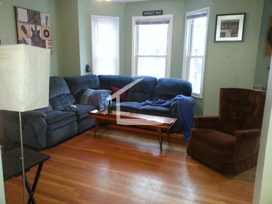 Foto del edificio - Unique Brookline 4 bed. New listing. For YoU 9/1/26