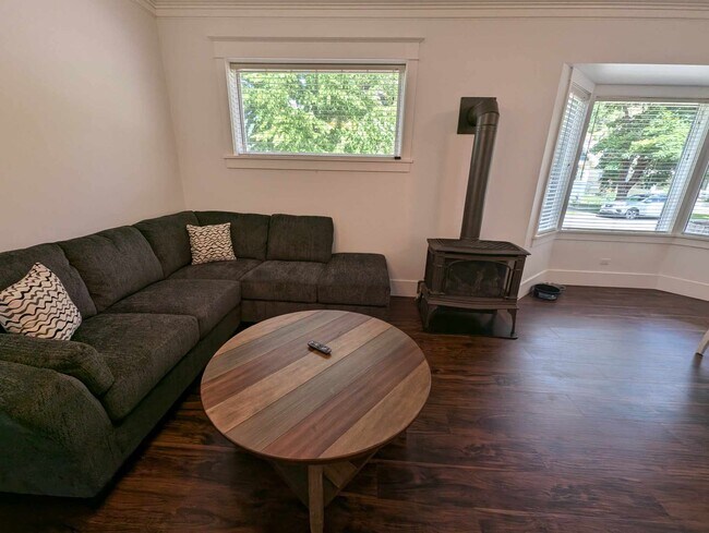 Foto del edificio - 303 3rd St