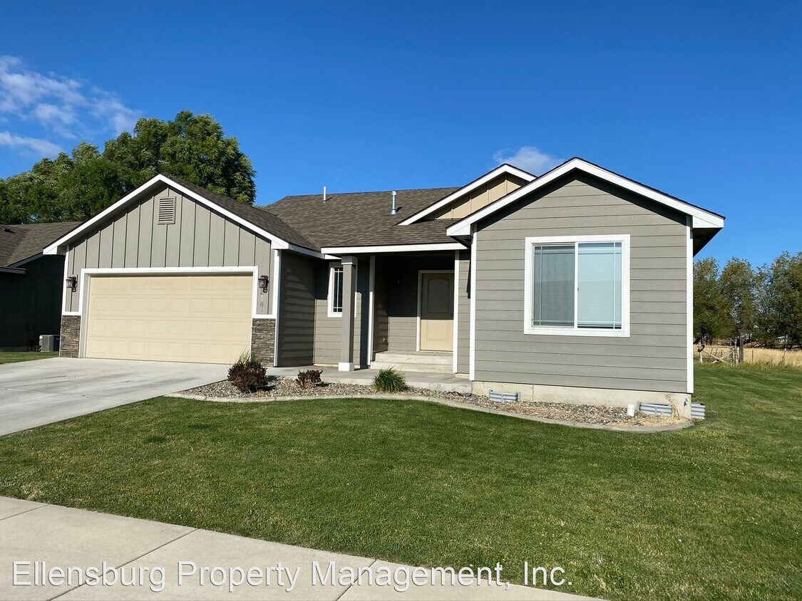 Primary Photo - 3 br, 2 bath House - 2404 N Brentwood St.