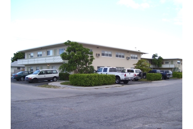 Building Photo - The Palms Apartments