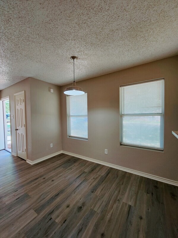 Building Photo - 10245 Country Hills Blvd