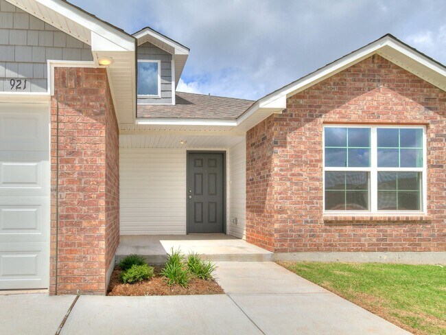 Building Photo - Charming New Home!