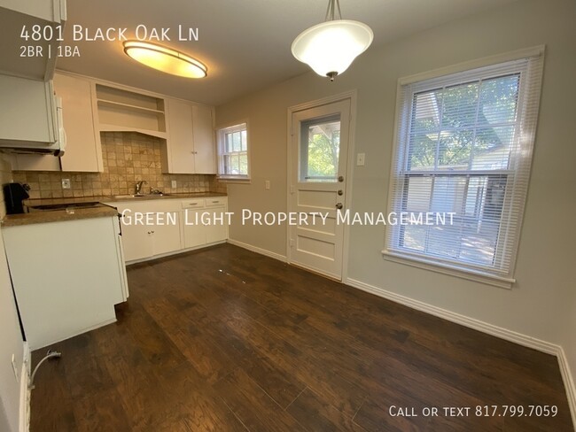 Foto del edificio - 4801 Black Oak Ln