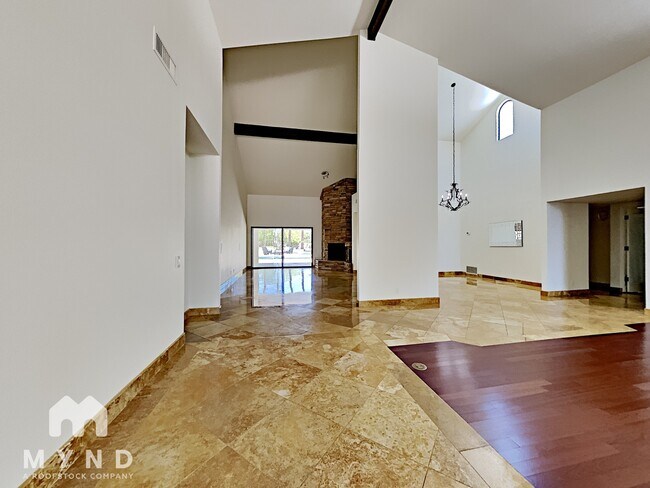 Foto del edificio - 8260 E Sutton Dr