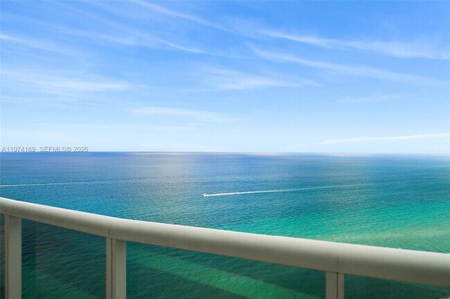 Foto del edificio - 16001 Collins Ave