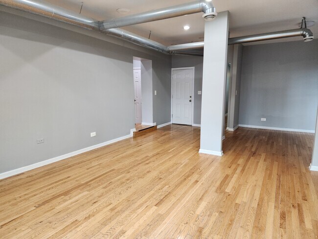 Foto del edificio - 1530 E 65th Pl
