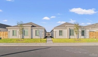 Building Photo - 1309 Shavano Dr