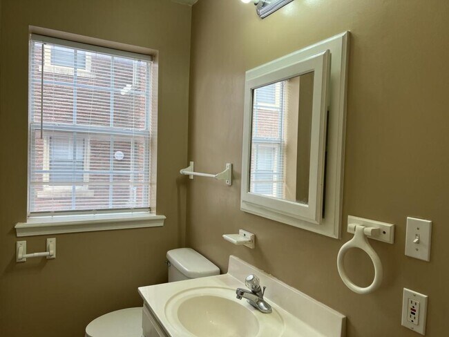 Foto del edificio - 814.5 East Dr