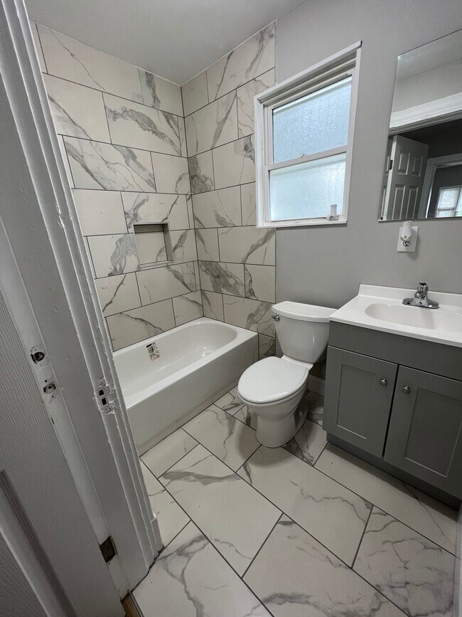 Building Photo - 113 W 65th St