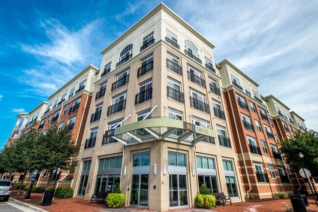 Building Photo - 800 Carlyle