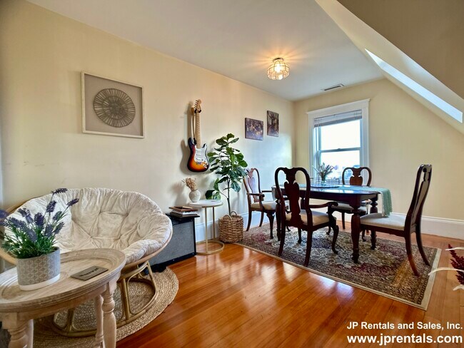 Building Photo - 362 Arborway