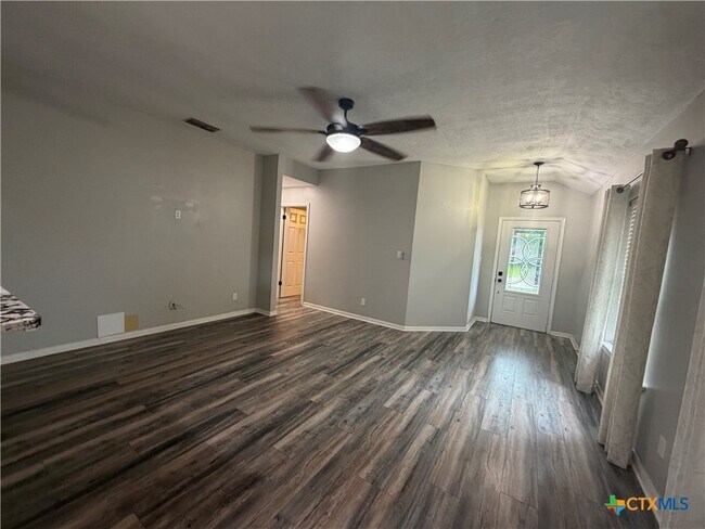 Foto del edificio - 114 Palomino Ln