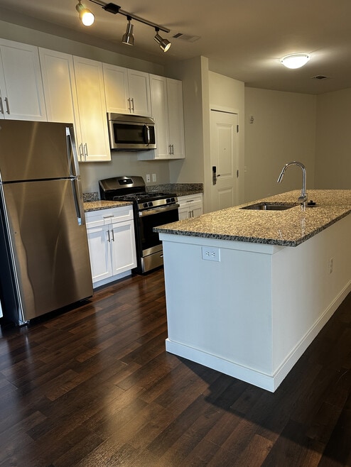 Building Photo - One Glover