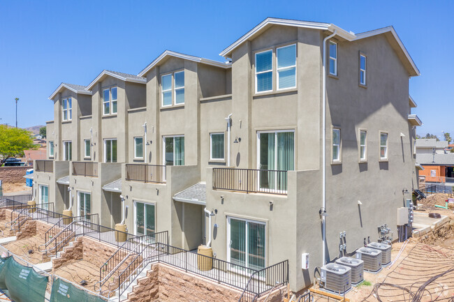 Apartamentos - Carlton Oaks Townhomes