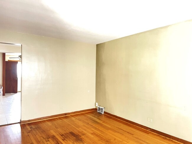 Building Photo - 3909 W 71st St