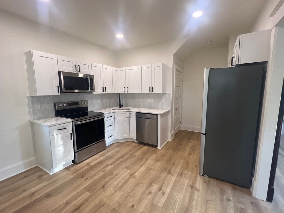 Photo - 910 Sanders St (Indianapolis, IN)