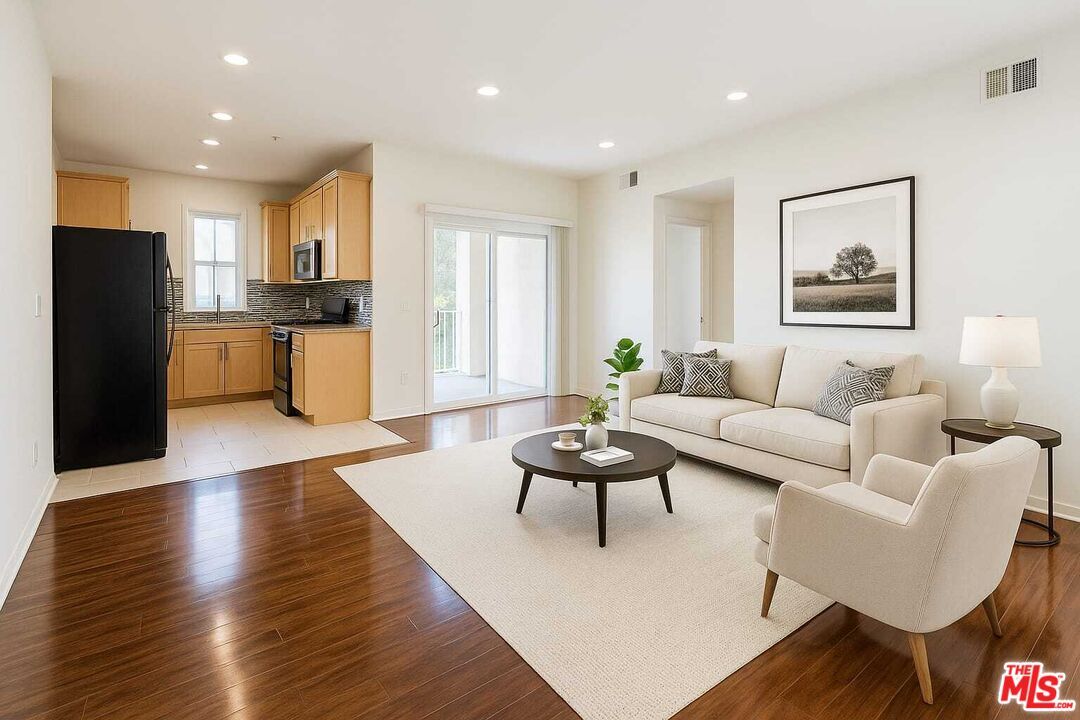 Foto principal - 12132 Hart St