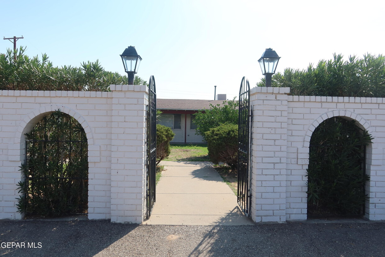 Primary Photo - 3905 Flory Ave