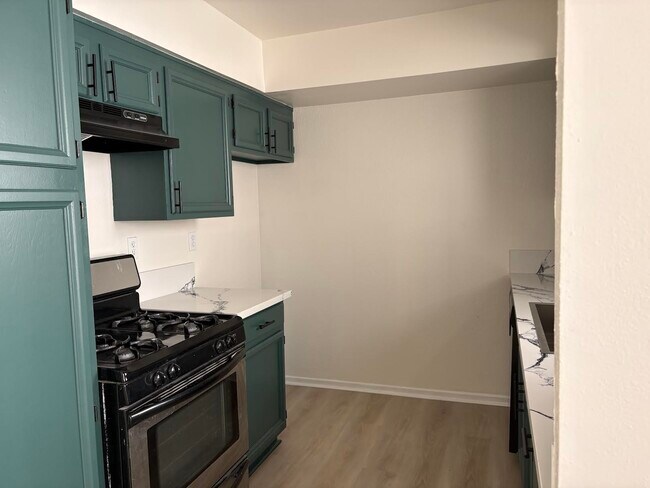 Foto del edificio - 550 E Providencia Ave