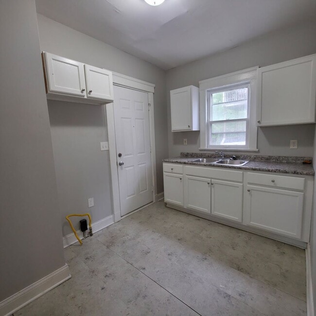 Building Photo - 1035 Elbon Rd