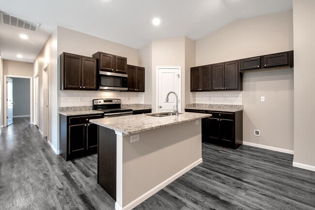 Building Photo - 1341 Azena St