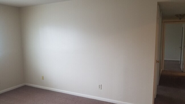 Building Photo - 2 Bedroom Apartment.  Walk to VSU.