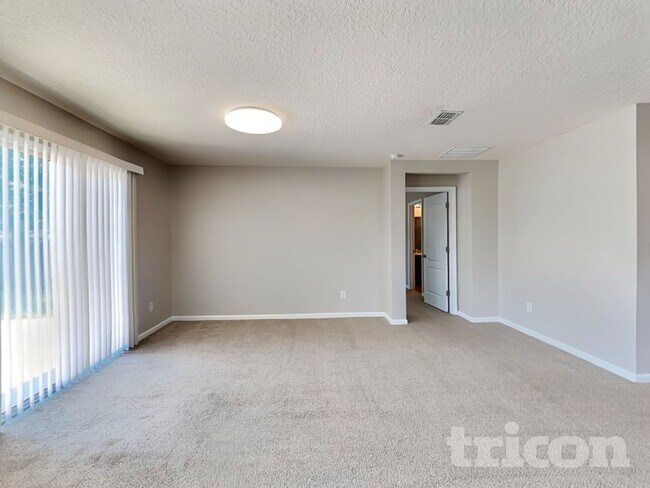 Foto del edificio - 3720 Summit Oaks Dr