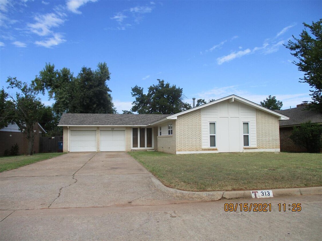 Primary Photo - 313 Memory Ln