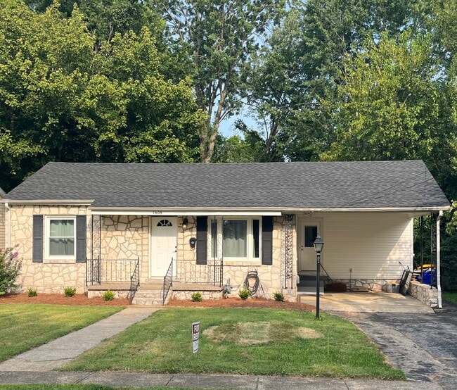 Building Photo - 1608 Glendale Dr