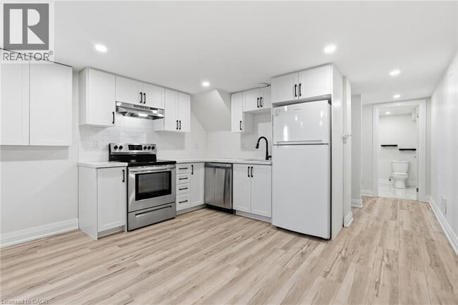 Building Photo - 28 Leduc St