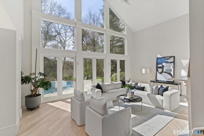 Building Photo - 32 Buttonball Ln