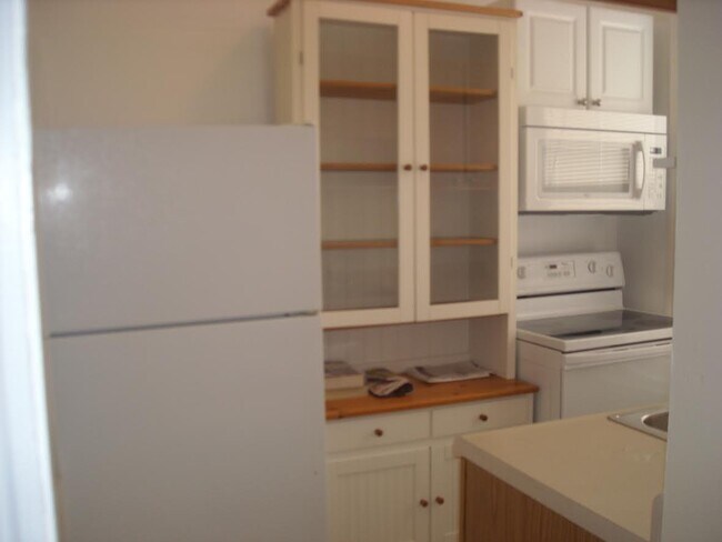 kitchen - 339 S Aiken Ave