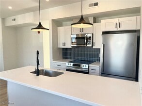 Building Photo - 2017 W 44th St